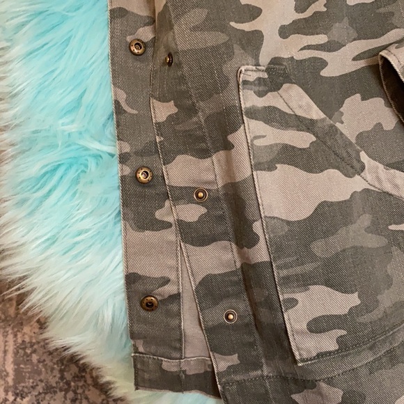 PRICE IS FIRM! NEW! Camo Jean Jacket Green And Gray Size Large - Picture 6 of 7